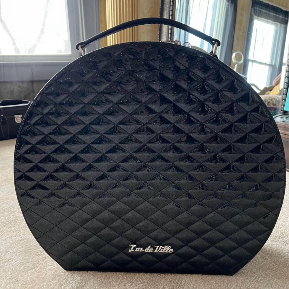 Lux De Ville Rockwell Jet Set Box (Giant Hat Box)